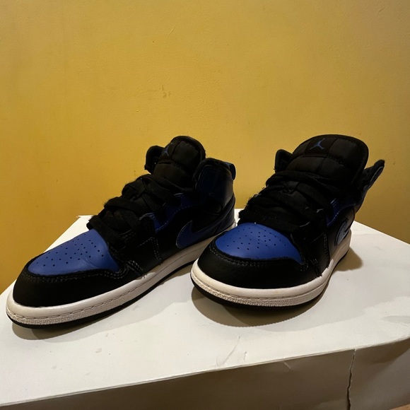 Blk/Blue Retro Jordan 1 Brand New! Only worn a handful of times, out grew them!! - Picture 5 of 8